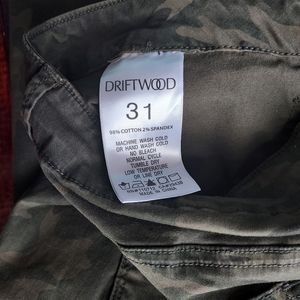 DRIFTWOOD Camouflage Straight Leg Jeans size 31 & 30 - Picture 4 of 12